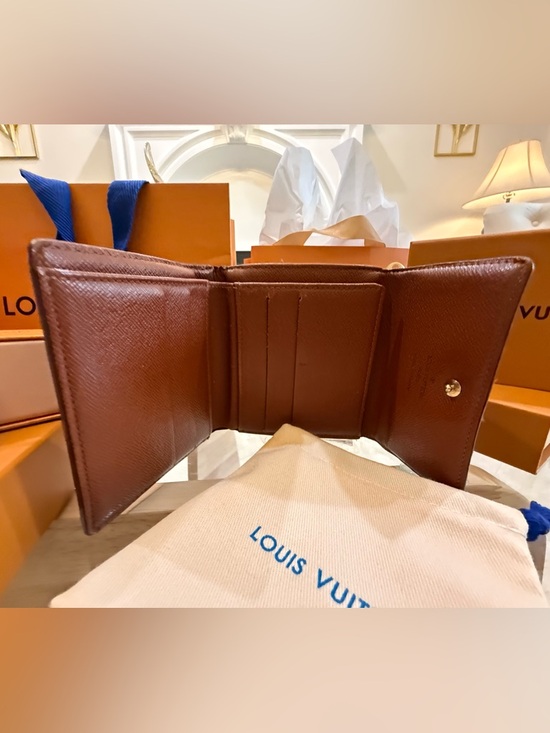 Louis Vuitton Black Monogram Snap-Button Detail - Picture 13 of 14